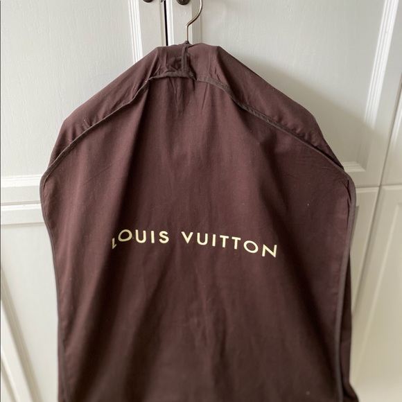 LOUIS VUITTONGarment Bag & Walnut Garment Hanger - Picture 4 of 10